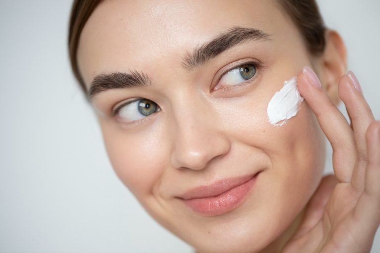 Can Tretinoin Be Used Under The Eye? What To Use Instead